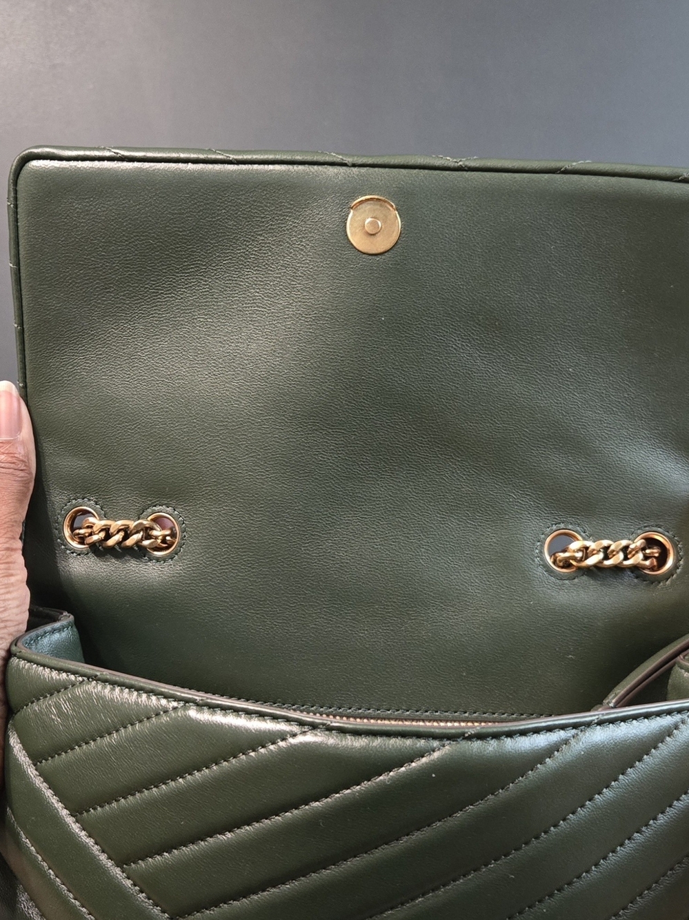 tory burch | kira chevron shoulder bag | lambskin | quilted | green | gold - Picture 5 of 12